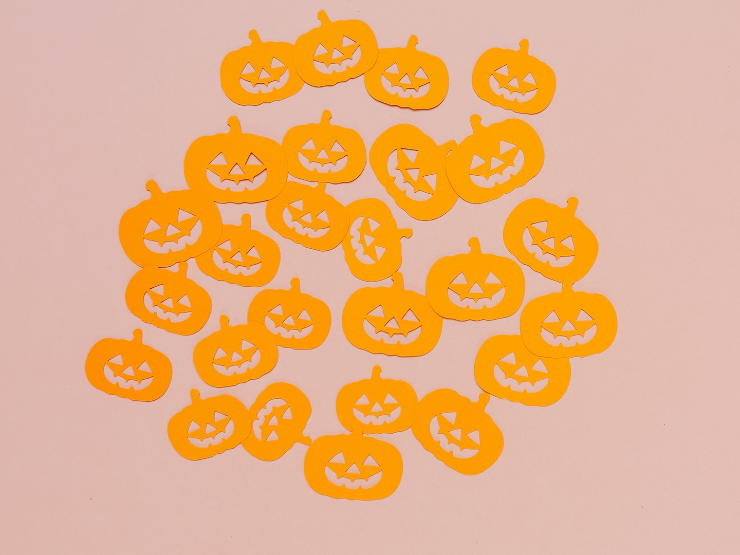 Papierowe dynie konfetti na halloween