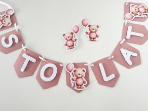 Baner urodzinowy STO LAT – miś z balonikiem różowy