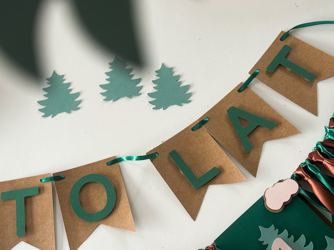 Baner urodzinowy STO LAT - brązowy z zielonymi literkami - obrazek 5